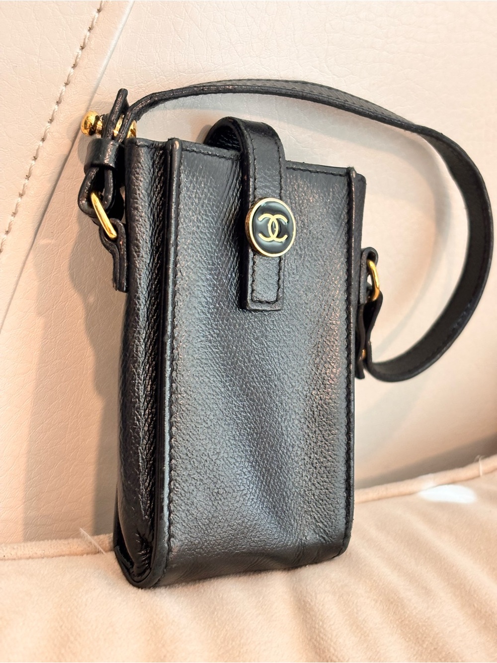 CHANEL Black Leather Vintage Y2K CC Phone Holder / Belt Accessory W/ COA - Picture 4 of 14